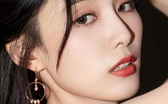 手游走在腿的最里面小说